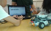 Els alumnes de 1r d&#039;ESO treballen tecnologia amb robots